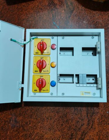 Kundan Magna 40A 4way Double Door JR Distribution Board with Rotary switch